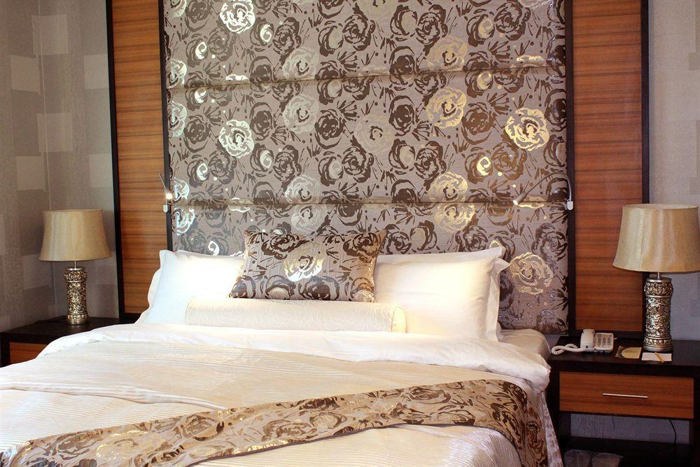 The Royal Mandaya Hotel Davao City Esterno foto