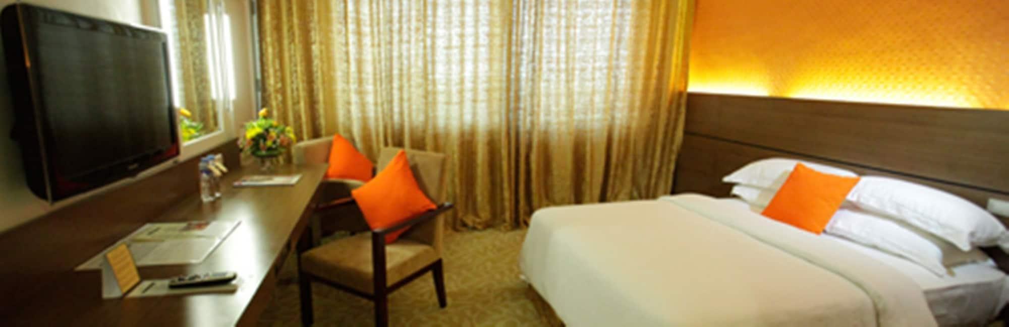 The Royal Mandaya Hotel Davao City Esterno foto