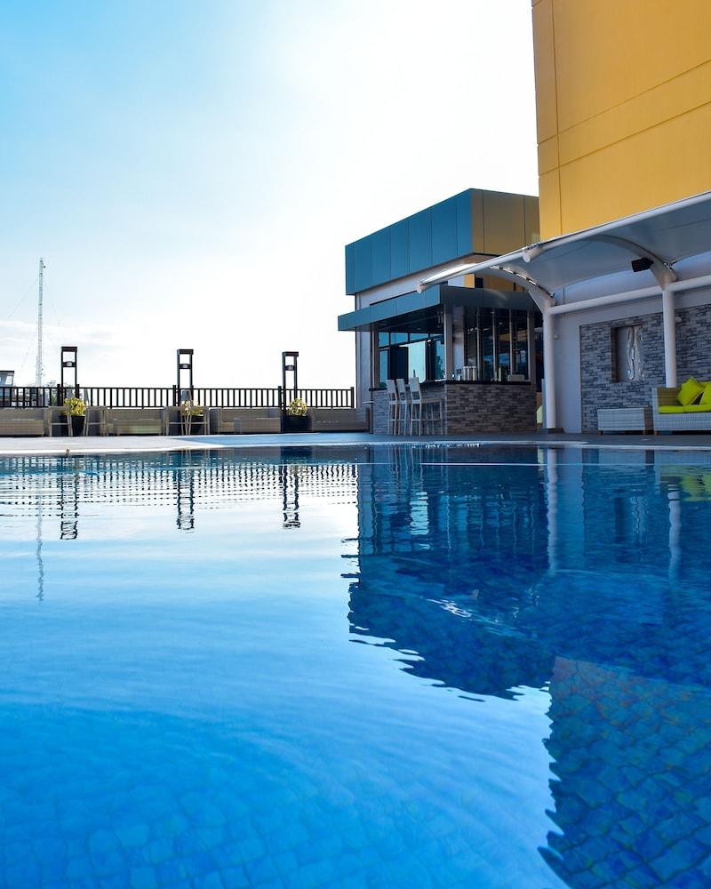The Royal Mandaya Hotel Davao City Esterno foto