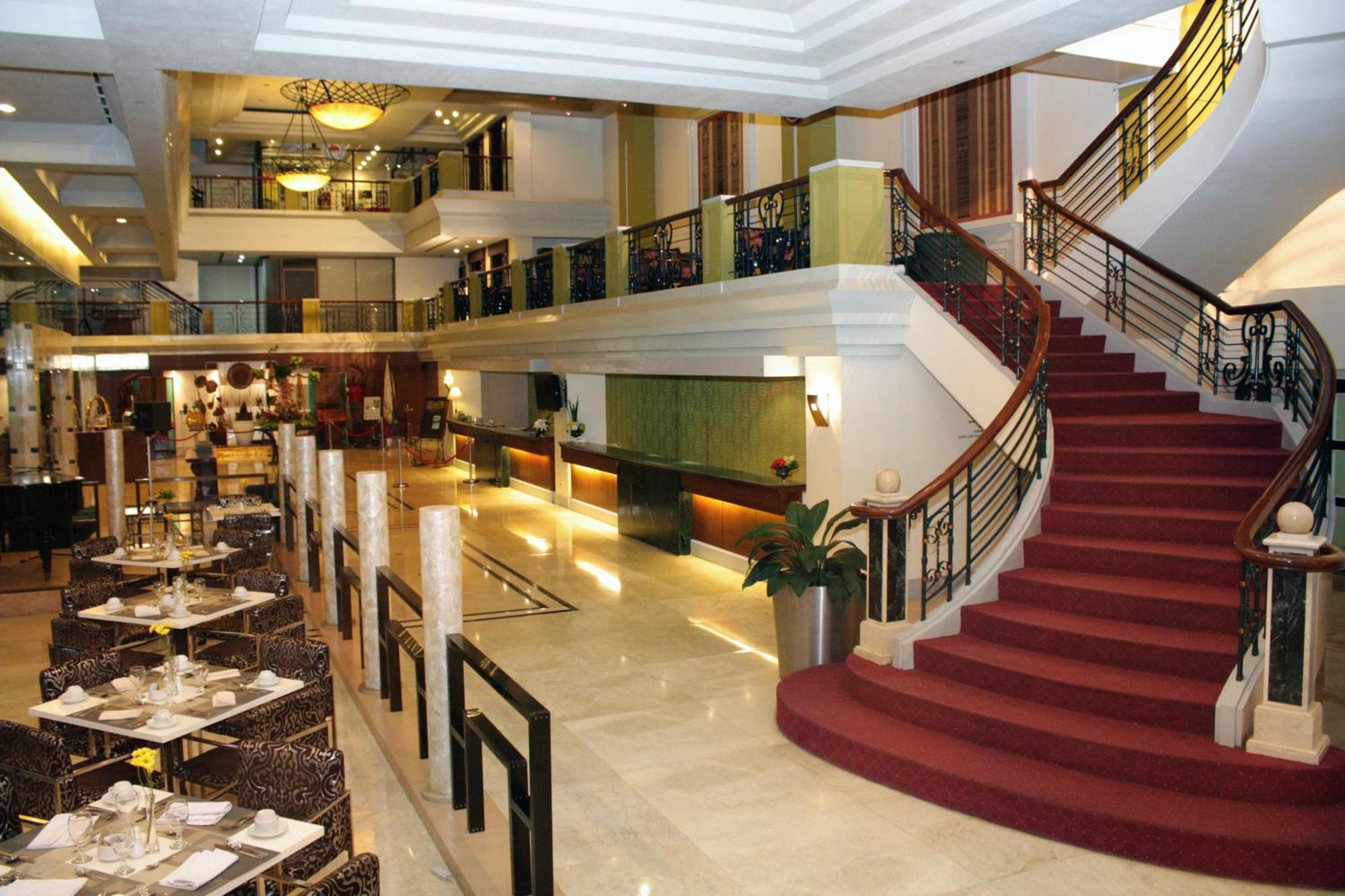 The Royal Mandaya Hotel Davao City Esterno foto