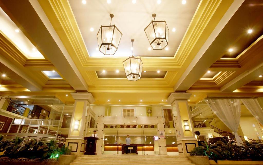 The Royal Mandaya Hotel Davao City Esterno foto