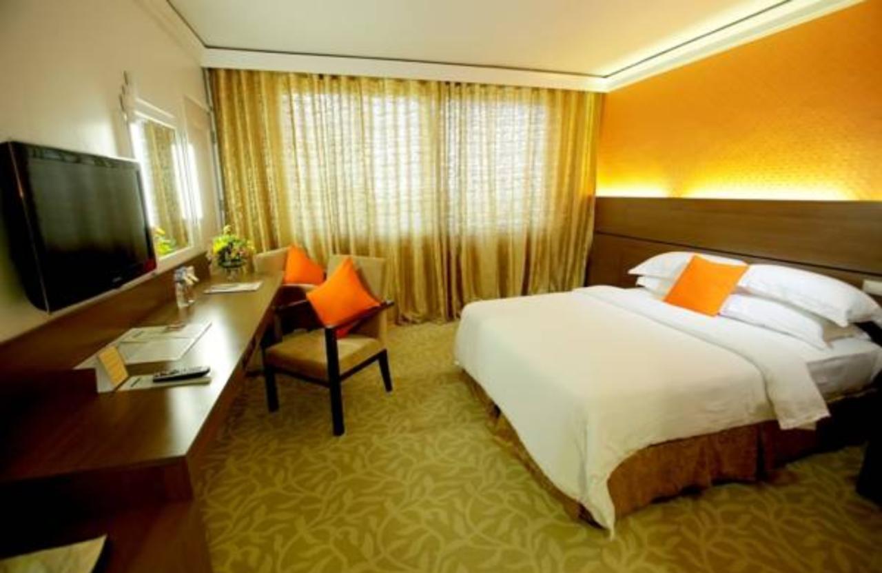 The Royal Mandaya Hotel Davao City Esterno foto