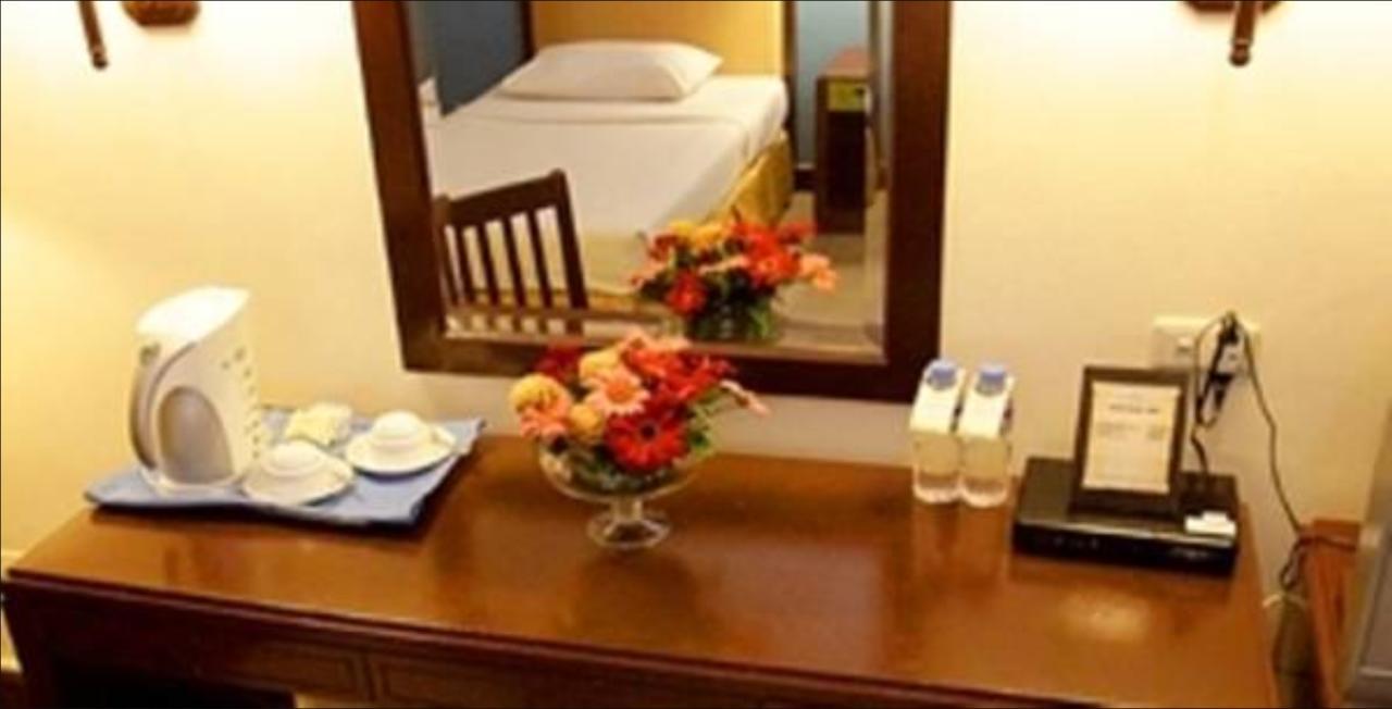 The Royal Mandaya Hotel Davao City Esterno foto