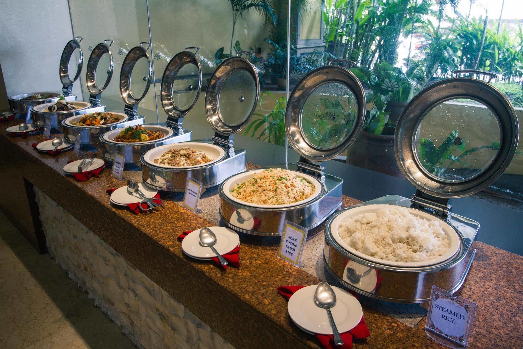 The Royal Mandaya Hotel Davao City Esterno foto