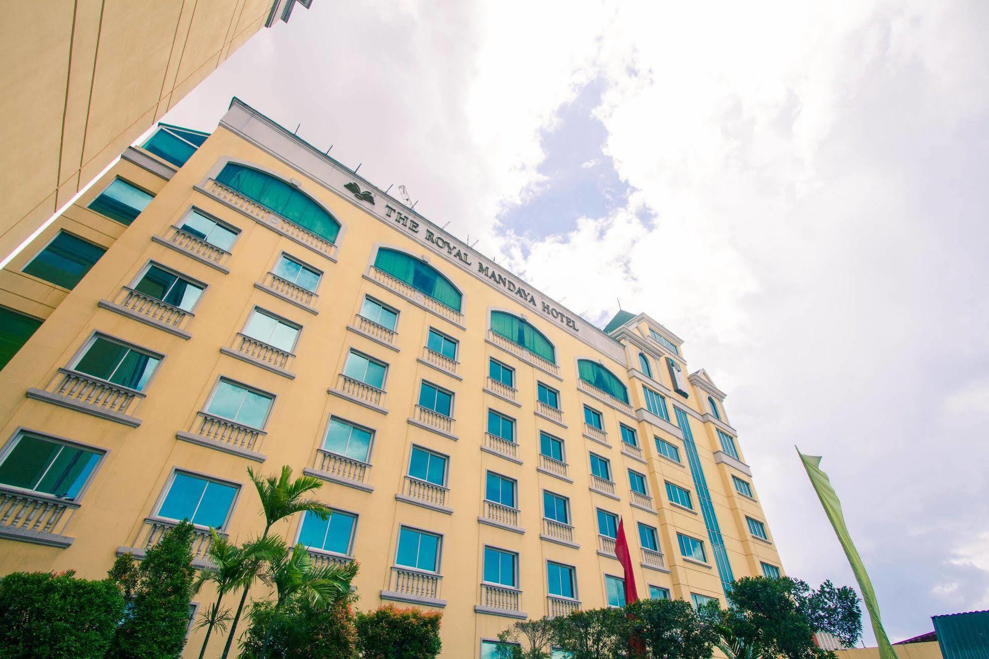 The Royal Mandaya Hotel Davao City Esterno foto