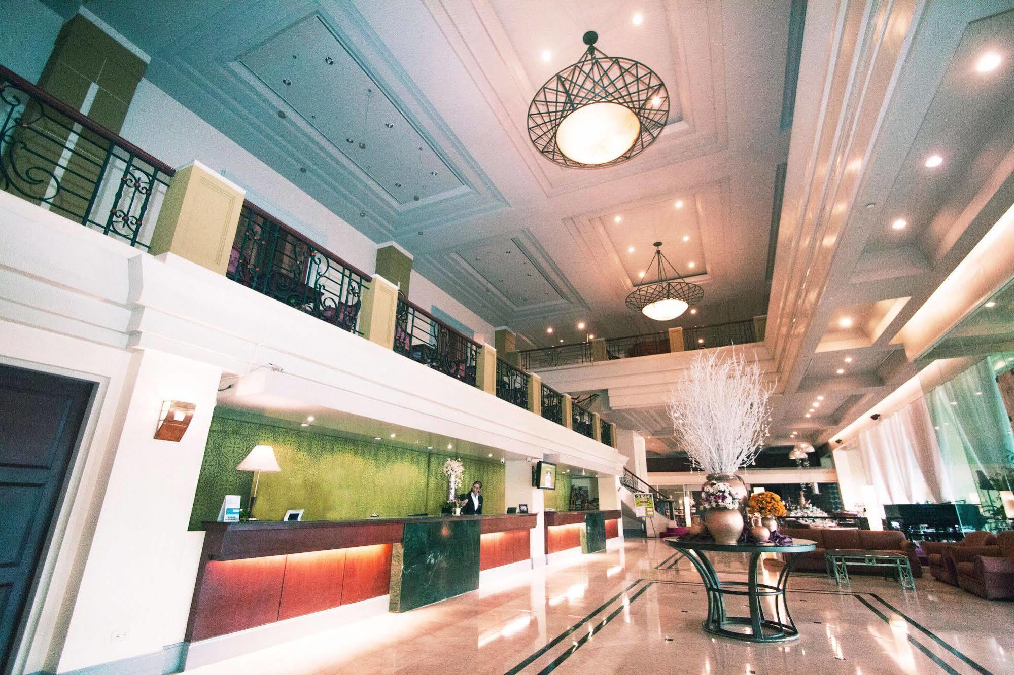 The Royal Mandaya Hotel Davao City Esterno foto