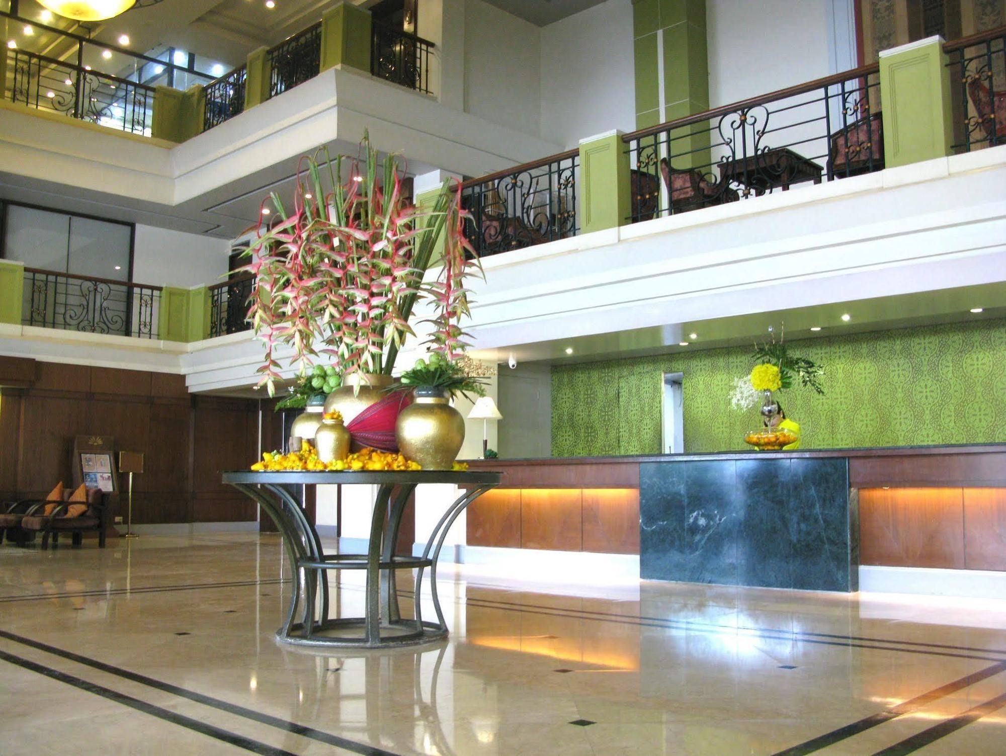 The Royal Mandaya Hotel Davao City Esterno foto