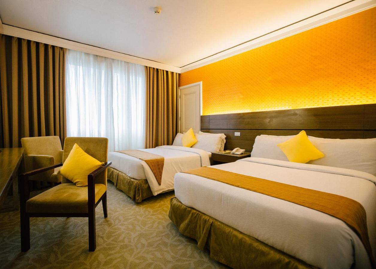 The Royal Mandaya Hotel Davao City Esterno foto