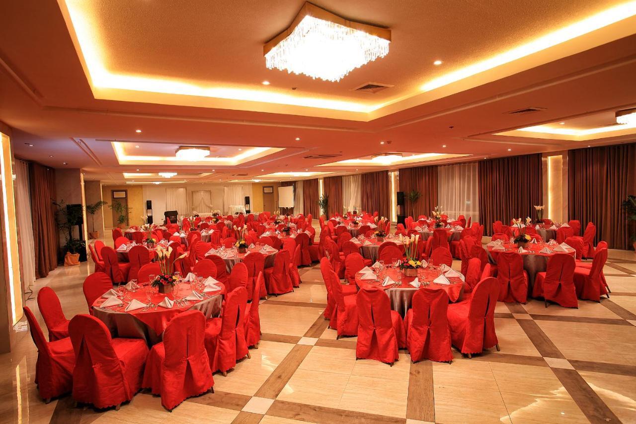 The Royal Mandaya Hotel Davao City Esterno foto