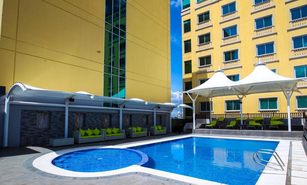 The Royal Mandaya Hotel Davao City Esterno foto