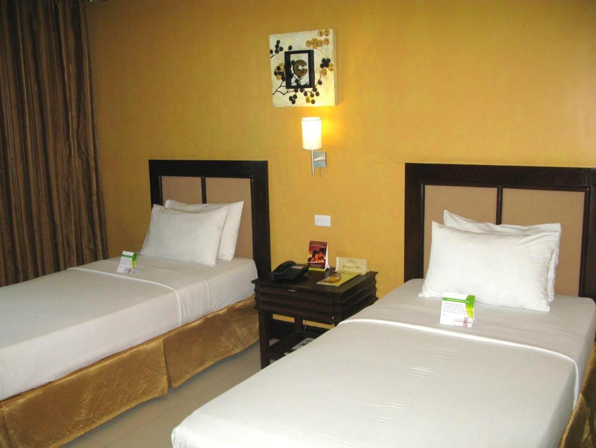 The Royal Mandaya Hotel Davao City Esterno foto